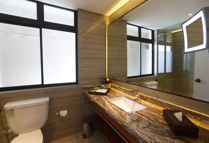 בית מלון כפרי Hilton Colombo Residence