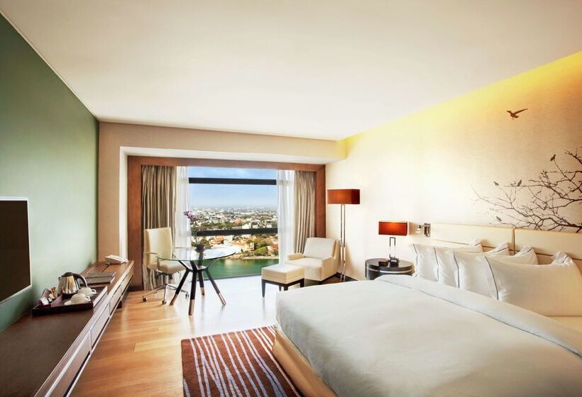 בית מלון כפרי Hilton Colombo Residence