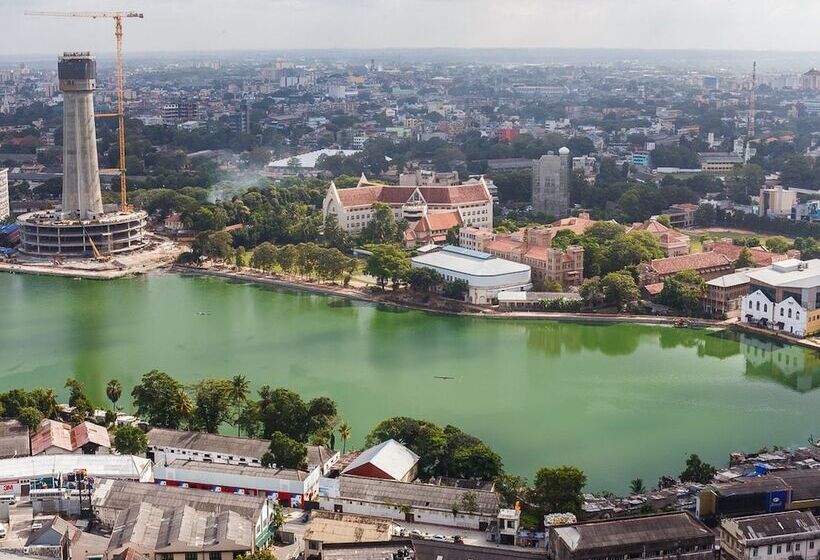 בית מלון כפרי Hilton Colombo Residence