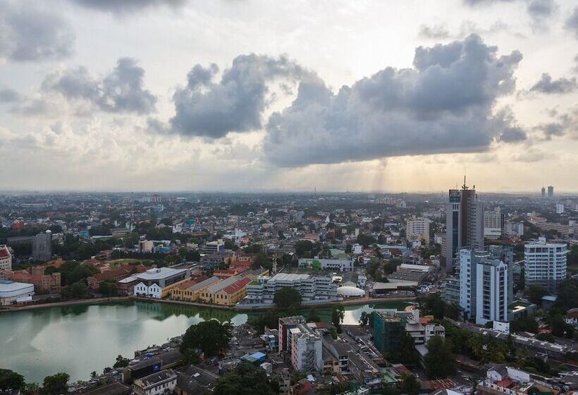 בית מלון כפרי Hilton Colombo Residence