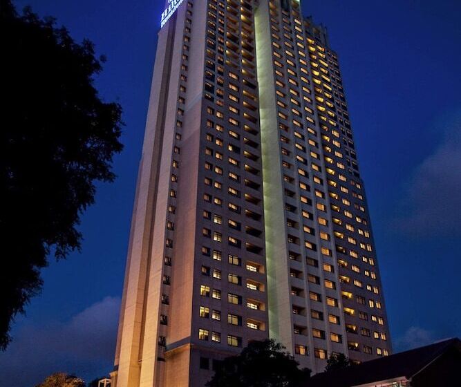 בית מלון כפרי Hilton Colombo Residence