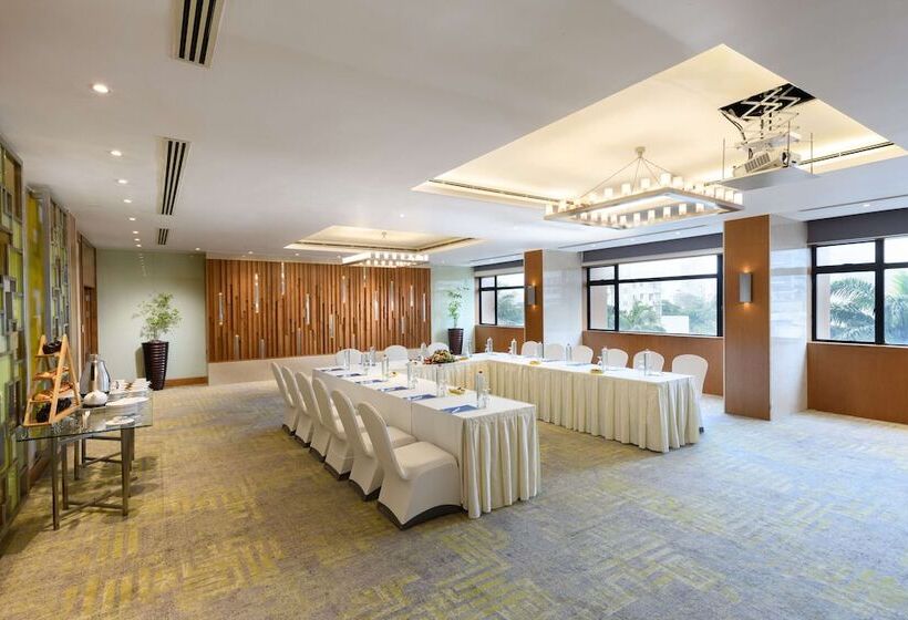 בית מלון כפרי Hilton Colombo Residence