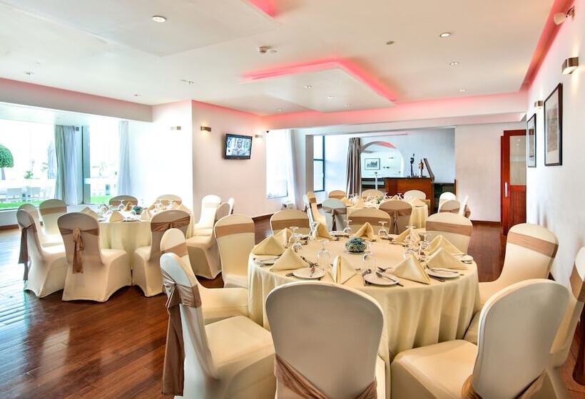 בית מלון כפרי Hilton Colombo Residence