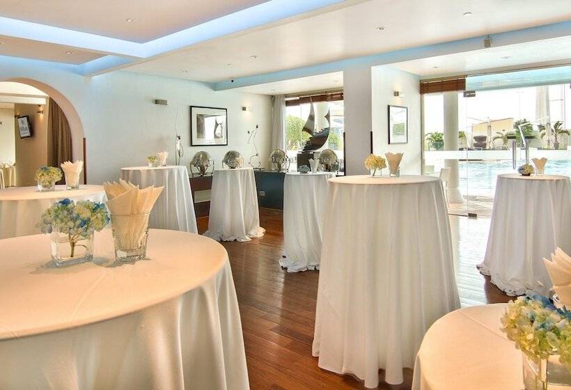 בית מלון כפרי Hilton Colombo Residence