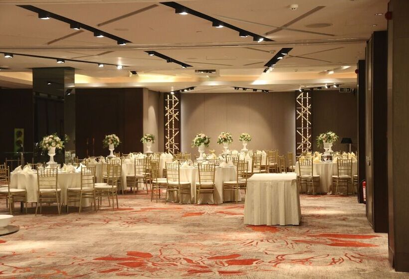 בית מלון כפרי Hilton Colombo Residence