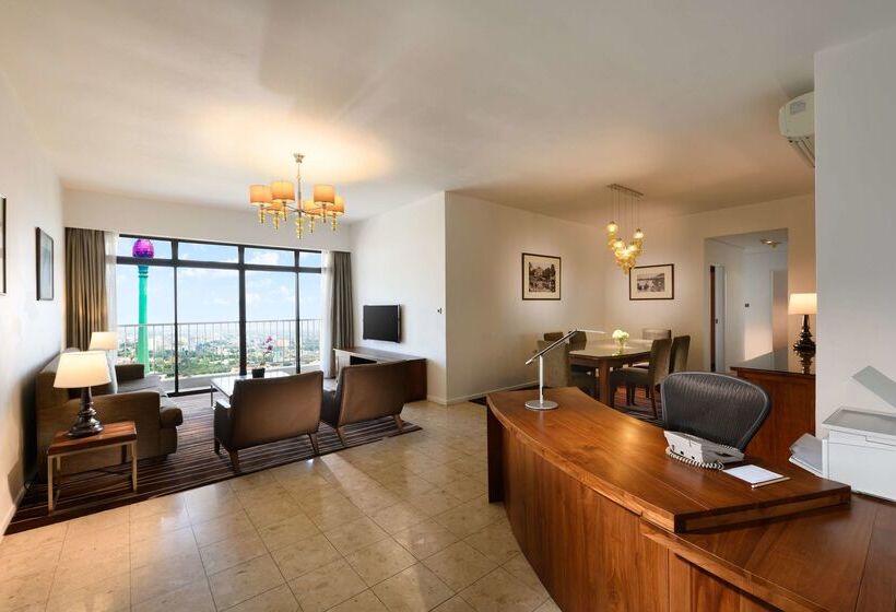 בית מלון כפרי Hilton Colombo Residence