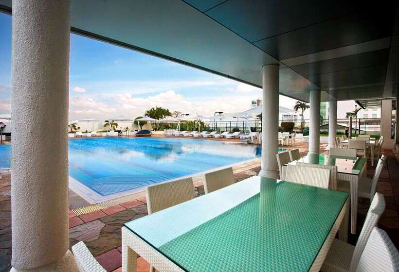 בית מלון כפרי Hilton Colombo Residence