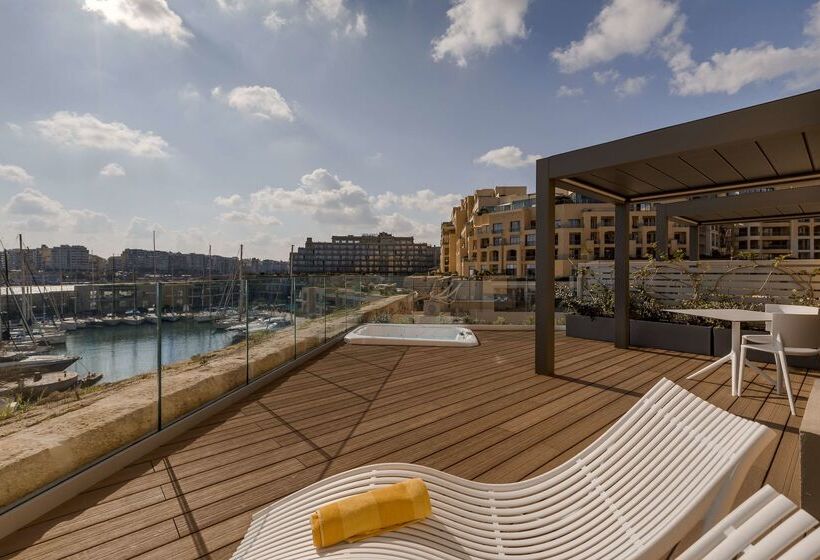هتل Hilton Malta