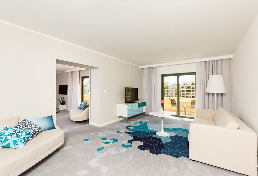 هتل Hilton Malta