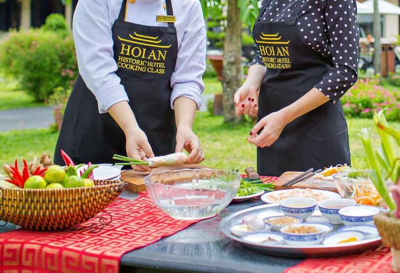 هتل Hoi An Historic