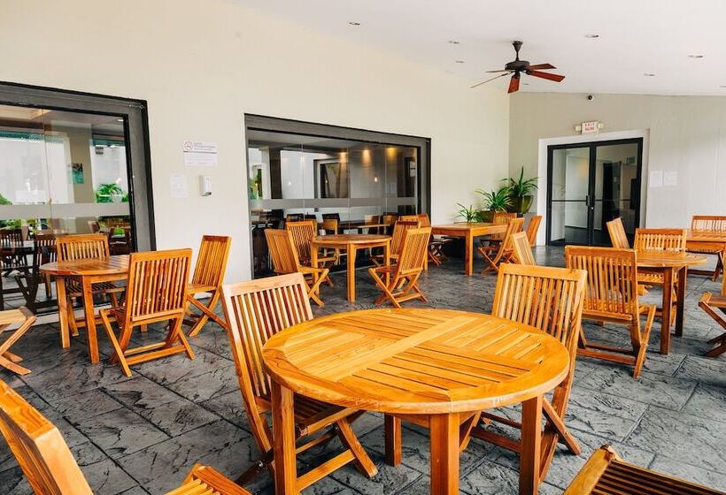 Отель Holiday Inn San Salvador, An Ihg