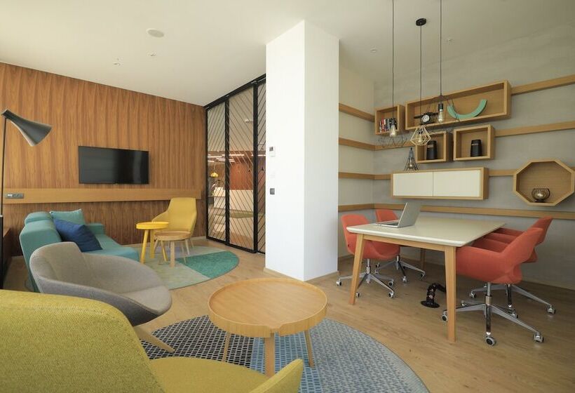 هتل Holiday Inn Skopje, An Ihg