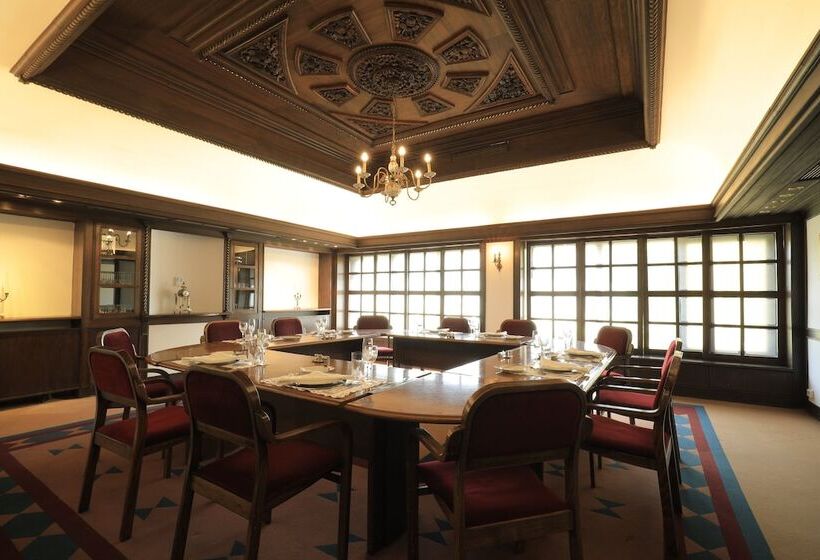 هتل Holiday Inn Skopje, An Ihg