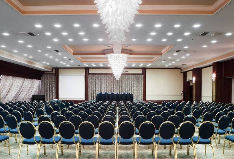 هتل Holiday Inn Skopje, An Ihg