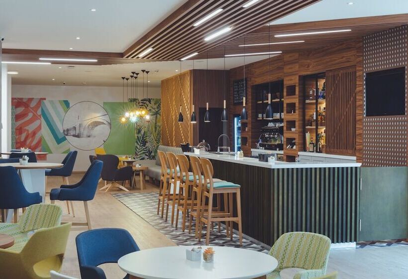 هتل Holiday Inn Skopje, An Ihg