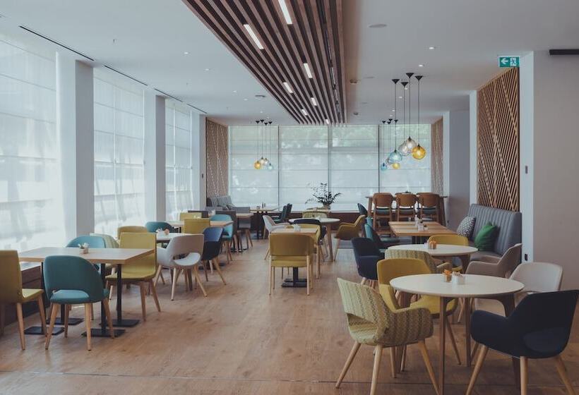 هتل Holiday Inn Skopje, An Ihg