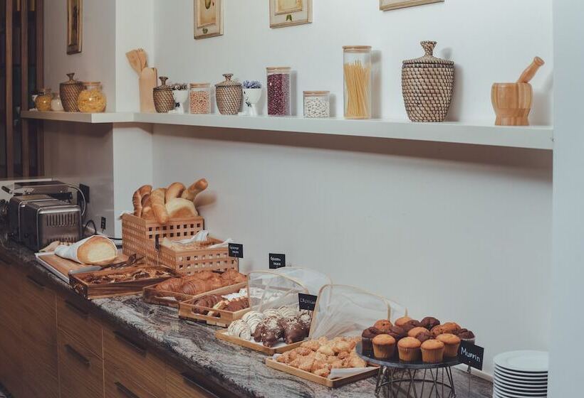 هتل Holiday Inn Skopje, An Ihg