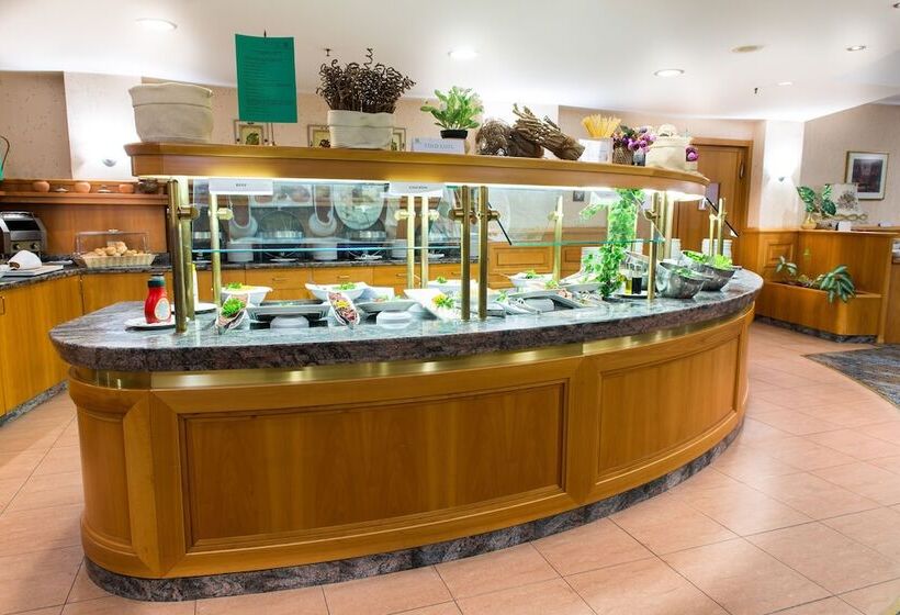 هتل Holiday Inn Skopje, An Ihg