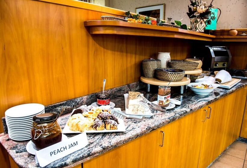 هتل Holiday Inn Skopje, An Ihg