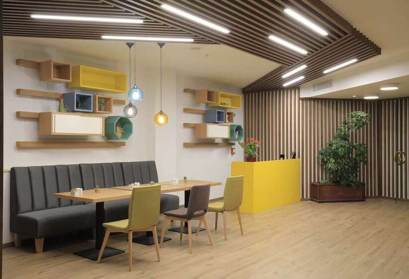 هتل Holiday Inn Skopje, An Ihg