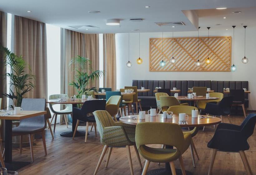 هتل Holiday Inn Skopje, An Ihg