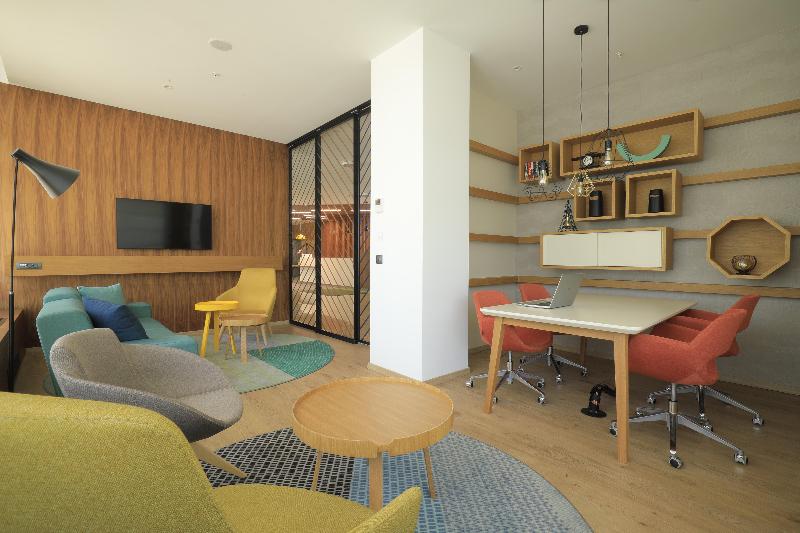 هتل Holiday Inn Skopje, An Ihg