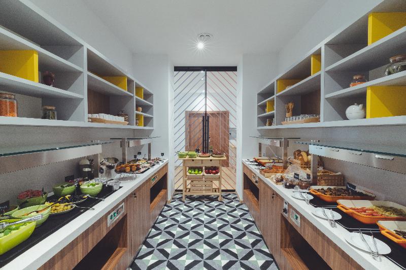 هتل Holiday Inn Skopje, An Ihg