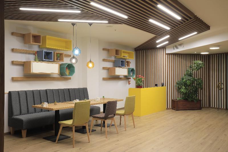 هتل Holiday Inn Skopje, An Ihg