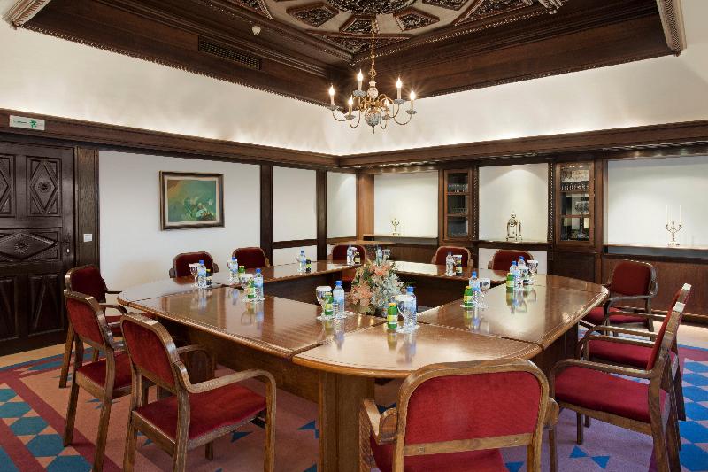 هتل Holiday Inn Skopje, An Ihg