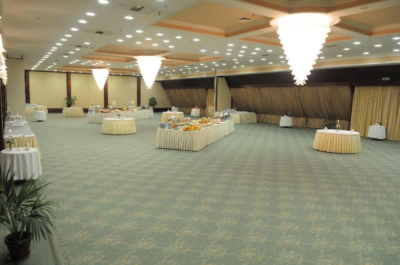 هتل Holiday Inn Skopje, An Ihg