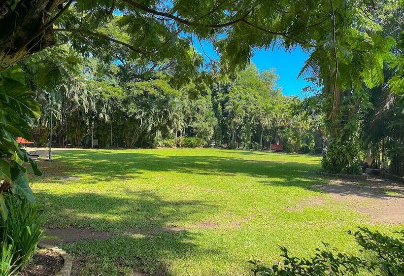 هتل Holiday Inn Port Moresby By Ihg