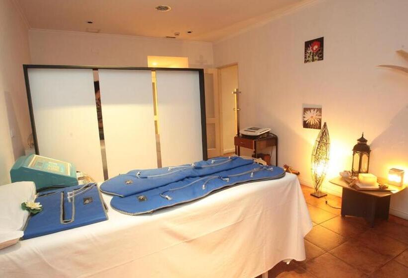 Howard Johnson Rio Ceballos Hotel Y Casino