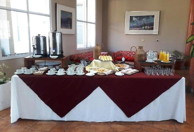 Howard Johnson Rio Ceballos Hotel Y Casino