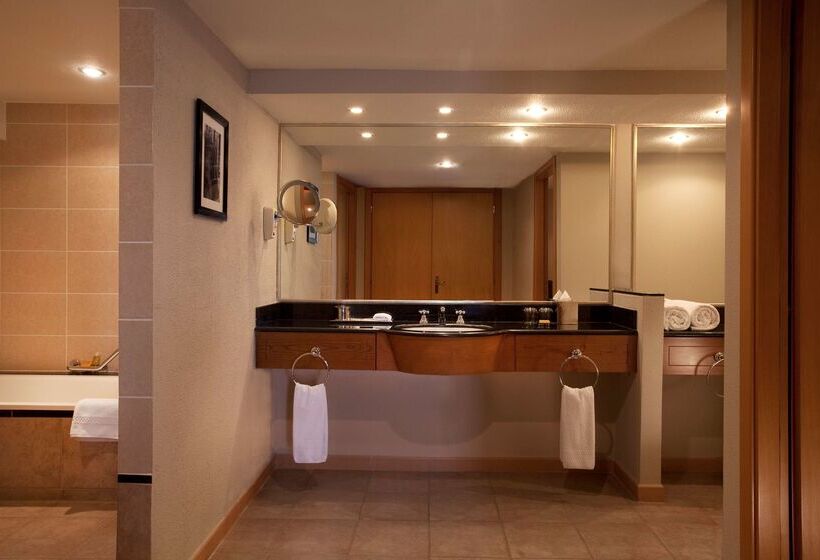 هتل Hyatt Regency Bishkek