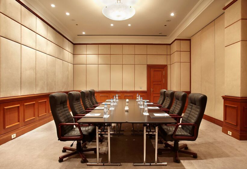 هتل Hyatt Regency Bishkek