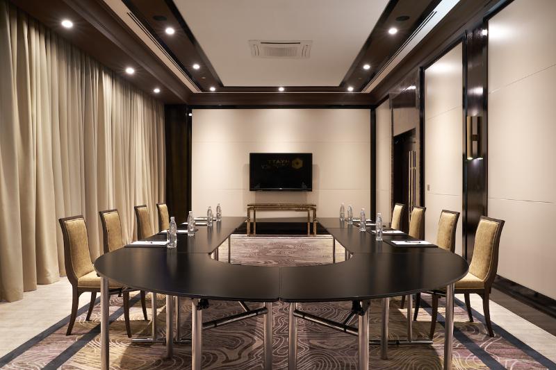 هتل Hyatt Regency Bishkek