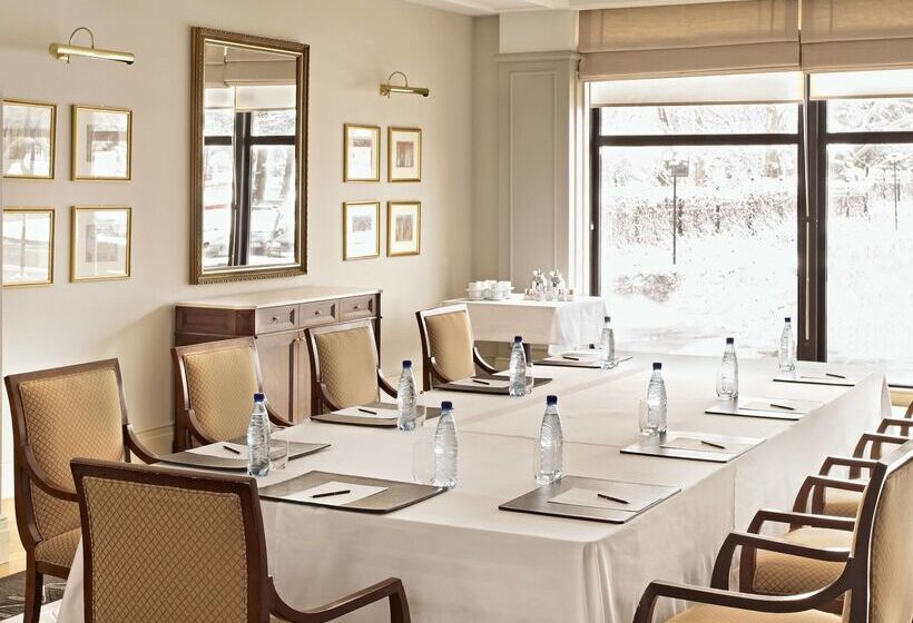 هتل Hyatt Regency Bishkek