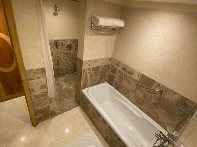 Katriya Hotel And Tower