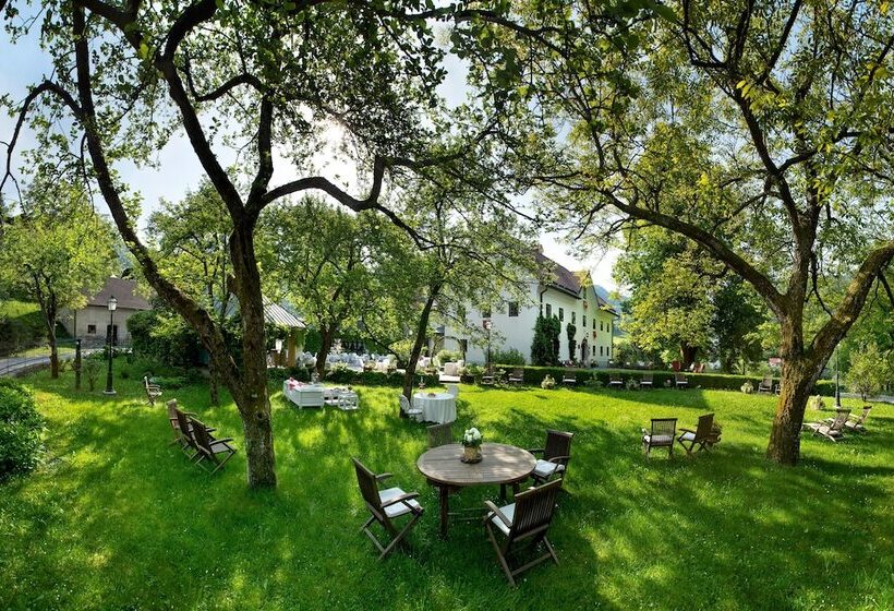 هتل Kendov Dvorec