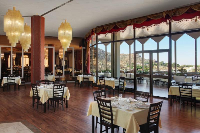 호텔 Le Méridien Al Hada