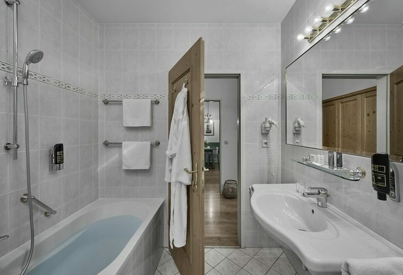 Отель Lisi Family