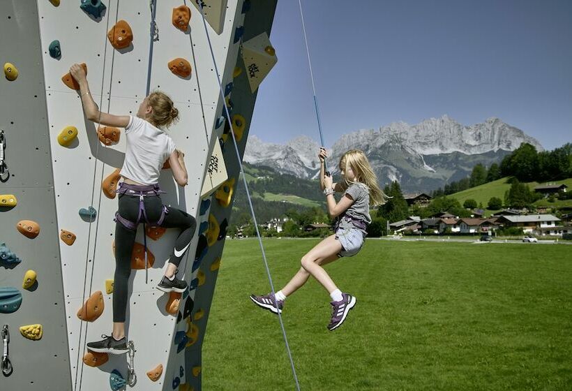 Отель Lisi Family