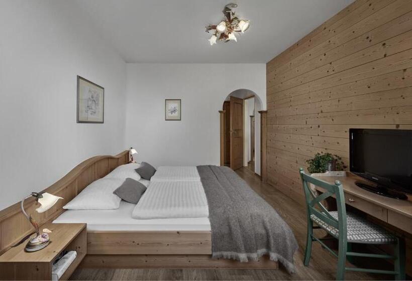 Отель Lisi Family