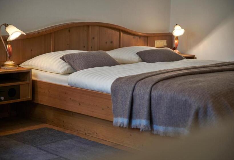 Отель Lisi Family