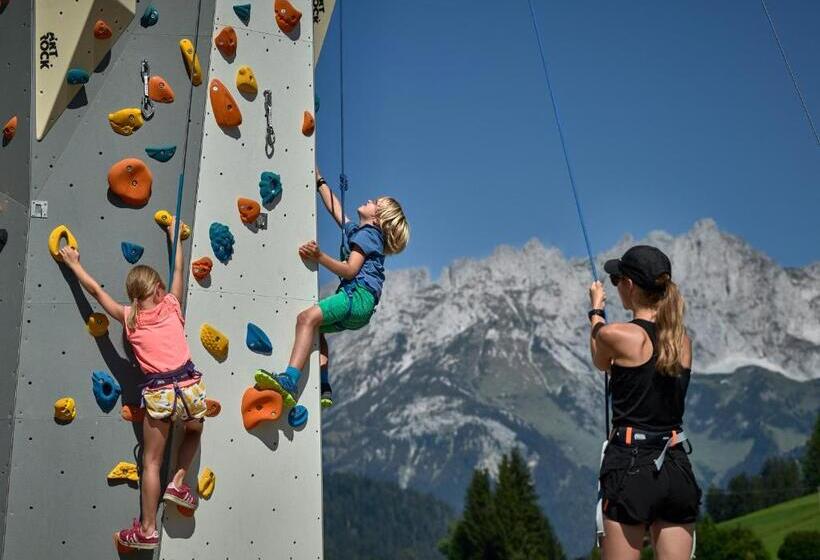 Отель Lisi Family