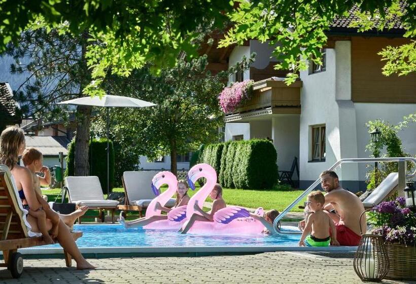 Отель Lisi Family