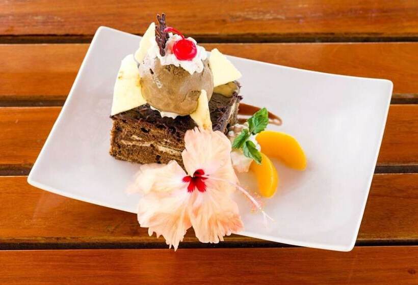 هتل Matamanoa Island Resort