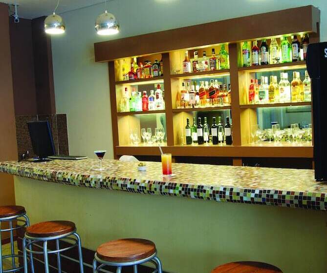 هتل Mayflower Suites