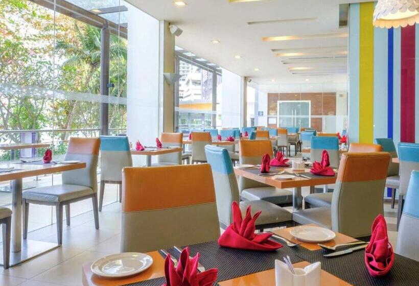 酒店 Mercure Penang Beach