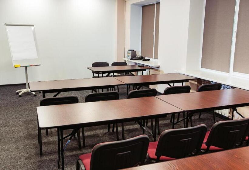 هتل Optima Collection Gallery Poltava